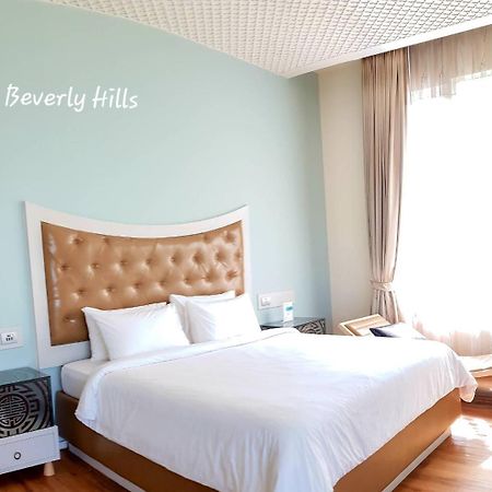 The Beverly Hills Hotel Nakhon Ratchasima Extérieur photo