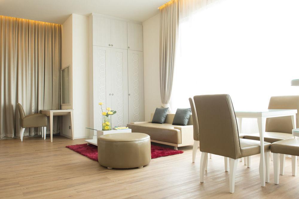 The Beverly Hills Hotel Nakhon Ratchasima Extérieur photo