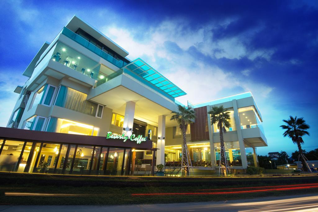 The Beverly Hills Hotel Nakhon Ratchasima Extérieur photo