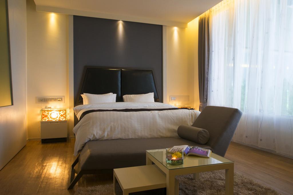 The Beverly Hills Hotel Nakhon Ratchasima Extérieur photo