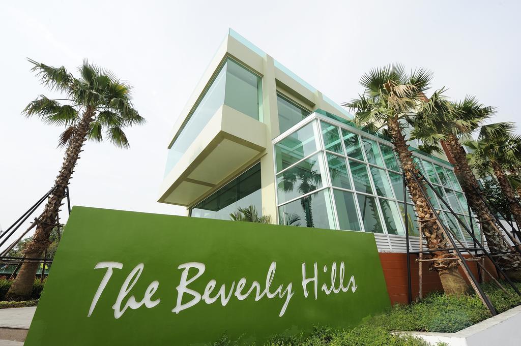 The Beverly Hills Hotel Nakhon Ratchasima Extérieur photo