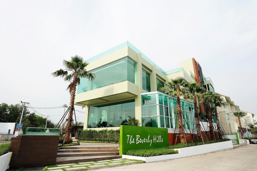 The Beverly Hills Hotel Nakhon Ratchasima Extérieur photo
