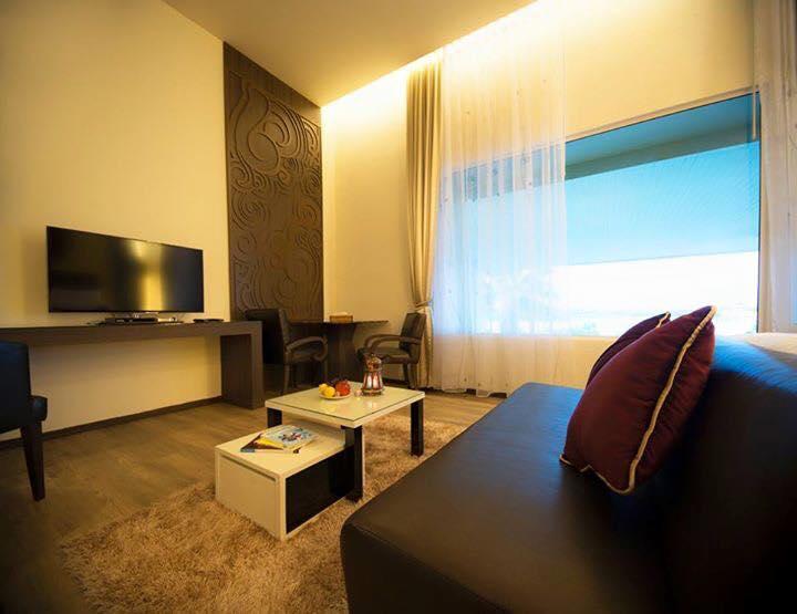 The Beverly Hills Hotel Nakhon Ratchasima Extérieur photo