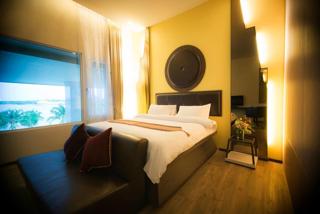 The Beverly Hills Hotel Nakhon Ratchasima Extérieur photo