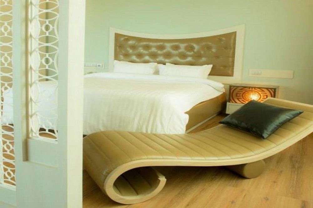 The Beverly Hills Hotel Nakhon Ratchasima Extérieur photo
