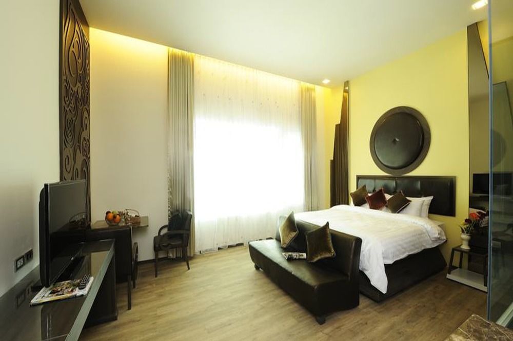 The Beverly Hills Hotel Nakhon Ratchasima Extérieur photo