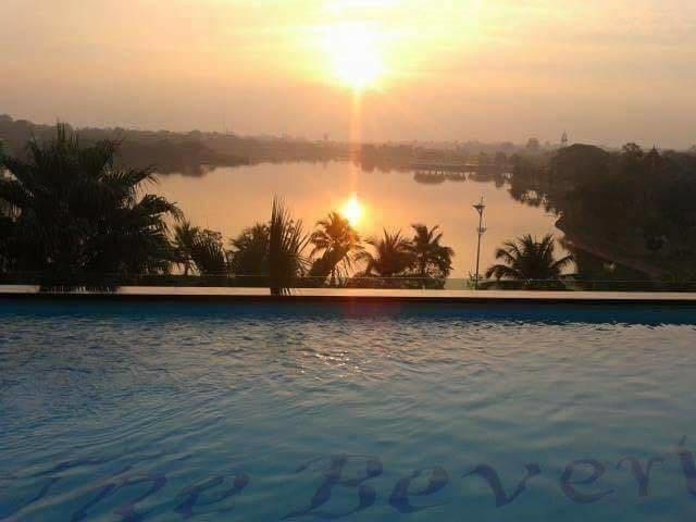 The Beverly Hills Hotel Nakhon Ratchasima Extérieur photo