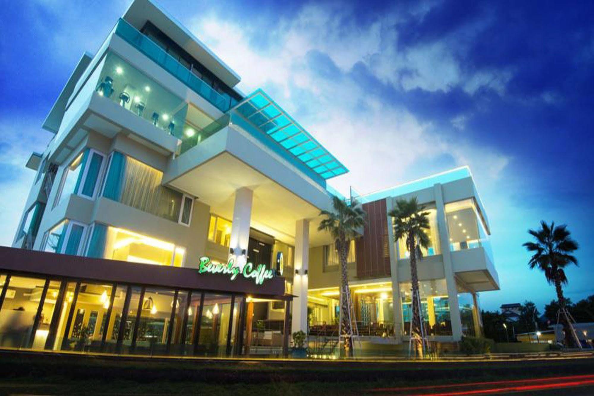 The Beverly Hills Hotel Nakhon Ratchasima Extérieur photo