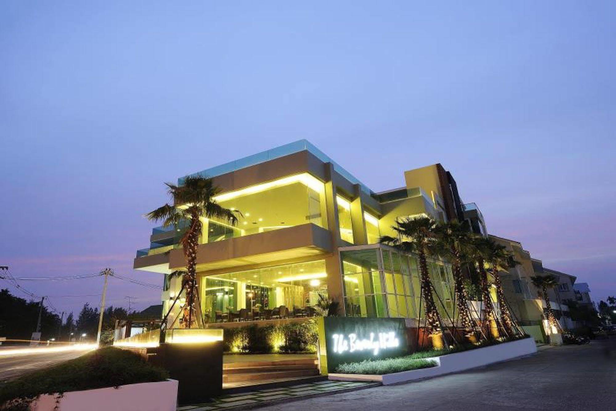 The Beverly Hills Hotel Nakhon Ratchasima Extérieur photo