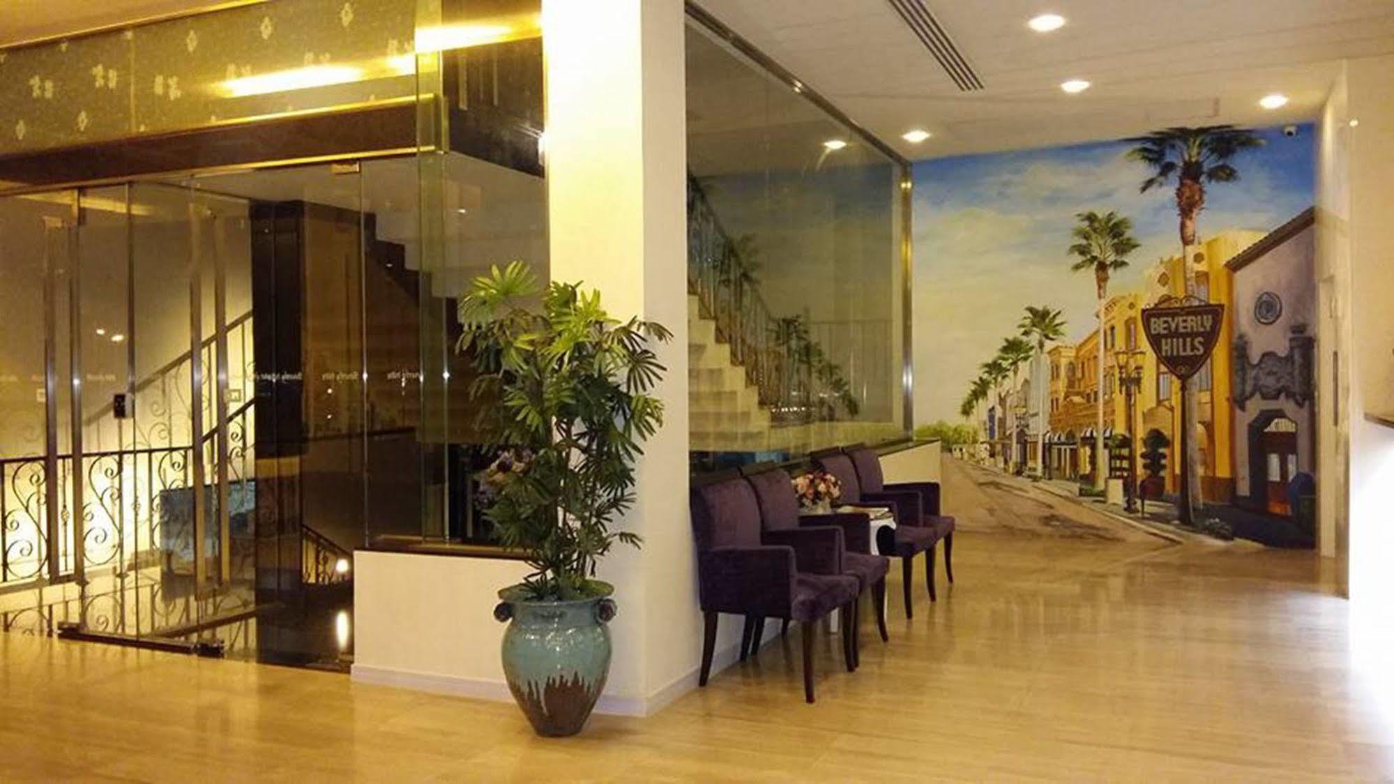 The Beverly Hills Hotel Nakhon Ratchasima Extérieur photo
