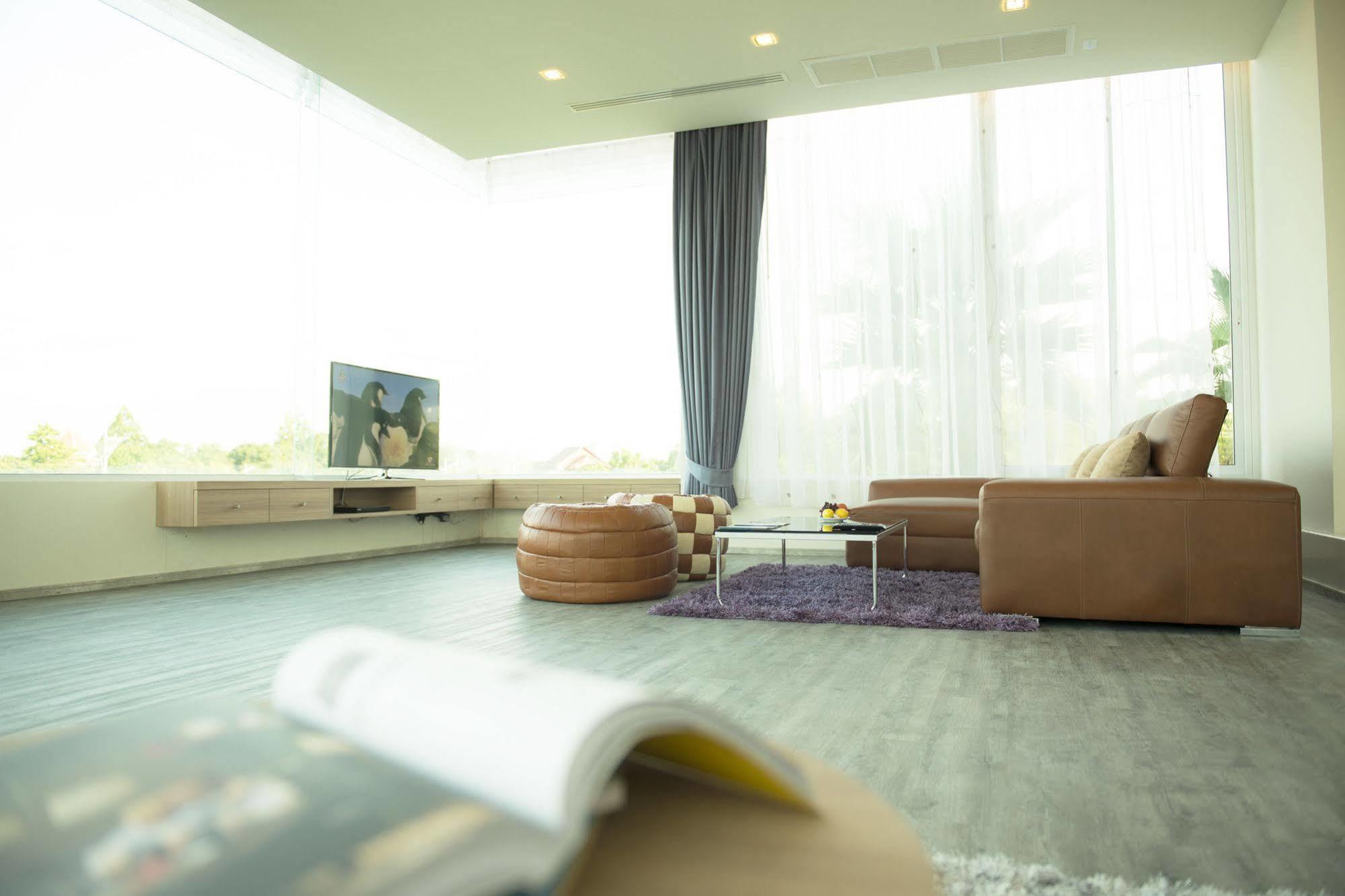 The Beverly Hills Hotel Nakhon Ratchasima Extérieur photo
