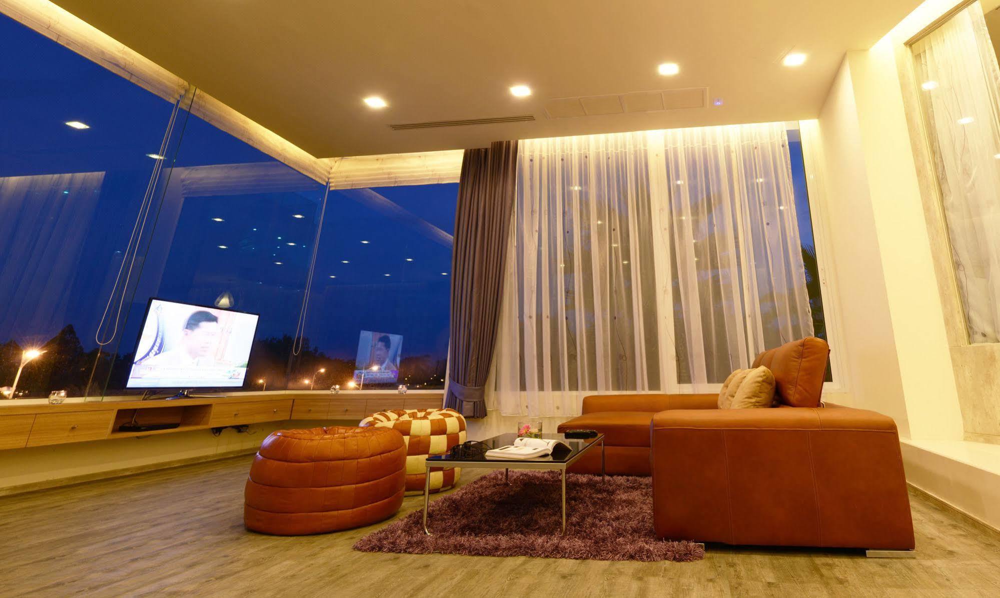 The Beverly Hills Hotel Nakhon Ratchasima Extérieur photo
