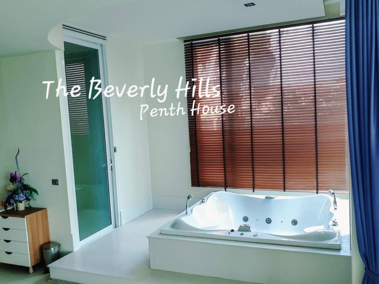 The Beverly Hills Hotel Nakhon Ratchasima Extérieur photo