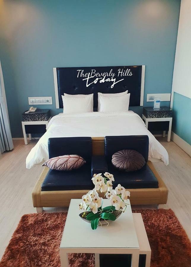 The Beverly Hills Hotel Nakhon Ratchasima Extérieur photo